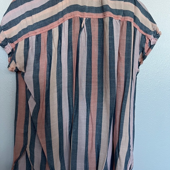 American Eagle Button Down Short Sleeved Striped Shirt Women’s M - Picture 3 of 4